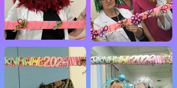 Kolaż czterech zdjęć przedstawiających personel medyczny i nauczycielki prowadzące fotobudkę  w ozdobnej ramce z napisem „Karnawał 2024” i w przebraniach karnawałowych: na jednym jest Pani Profesor Katarzyna Taranta- Janusz, na drugim zdjęciu są cztery nauczycielki, na kolejnym- dwie nauczycielki z Panią oddziałową Kliniki Neurologii, na ostatnim- dwie nauczycielki.