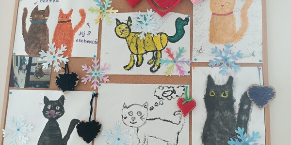 Wystawa zatytułowana Koty - prace powstały w czasie obchodów Światowego Dnia Kota