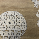 Puzzle w kształcie koła na których widać przybliżoną wartość liczby Pi
