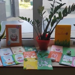 Kartki wielkanocne przygotowane przez uczniów Szkoły Podstawowej Zgromadzenia Sióstr Misjonarek Świętej Rodziny im. bł. Bolesławy Lament.