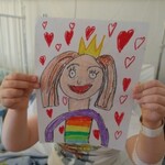 Portret mamy na serduszkowym tle