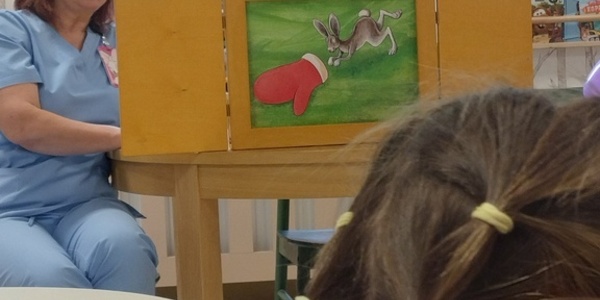 Pani Oddziałowa czyta bajkę