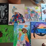 Słoneczna galeria – Urtica Dzieciom – prace Marysi - ”Mieszkańcy łąki”,  ”Paw”,  ”Czarno-biała sowa”, ”Piesek”,  ”Zakochani na plaży”,   ”Podwodny świat”