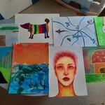 Słoneczna galeria – Urtica Dzieciom – prace uczestników: podwodny świat, zabwne zwierzęta, portret, zaczarowany domek-muchomor