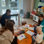 jak Vashti, każdy rysuje swoją kropkę i ją powiększa