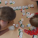 Uczniowie klas 1-3 układają programy dla robota