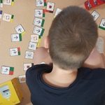 Uczniowie układają program