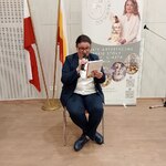 uczestniczka konferencji w tle baner życia na słodko