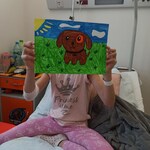 portret kundelka na zielonej łące