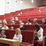 Uczestnicy apelu z okazji Dnia Edukacji Narodowej na auli w UDSK