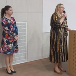 Pani Dyrektor Zespołu Szkół nr 15 Elżbieta Sokólska oraz Pani Anna Jabłońska  - nauczycielka języka polskiego