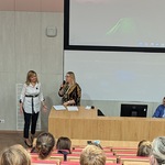 Pani Dyrektor Zespołu Szkół nr 15 w Białymstoku Elżbieta Sokólska wita Panią Joannę Misiuk