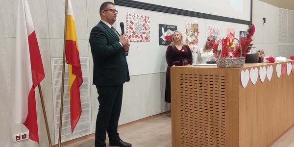 Wiceprezydent T. Klim podczas apelu w naszej szkole