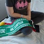 szal, prezent od klubu dla fanów
