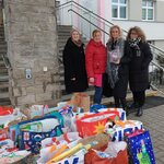 Nauczycielki z darami z panią Anią Supronik