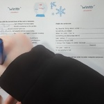 Uczennica wypełnia kartę pracy