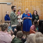 Gość uroczystości dyrektor szkoły_ uczestnicy spotkania
