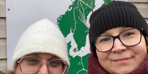 Beata Ostasiewicz i Monika Berensztejn w schronisku dla zwierząt