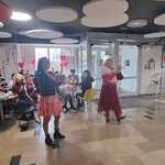 Zaproszenie do obejrzenia przedstawienia przez aktorów Teatru Nauczycielskiego Kroplówka