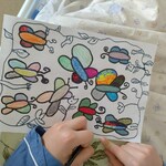 Motyle z czarnymi obwódkami