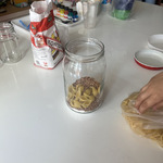 Słoik z mąką_ kaszą i makaronem