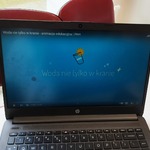 uczniowie ogladają filmik o pochodzeniu wody