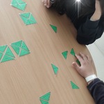 Każdy z uczniów rozwiązał po 2 równania używając puzzli