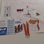 plakat z napisem zamiast palić papierosa wybierz kabanosa_Easy-Resize.com.jpg