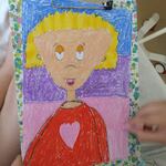 Portret mamy na kolorowym tle