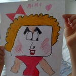 Portret mamy w czerwonej sukience