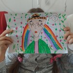 Portret mamy z tęczą