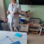 Nauczycielka opowiada historię Unii Europejskiej
