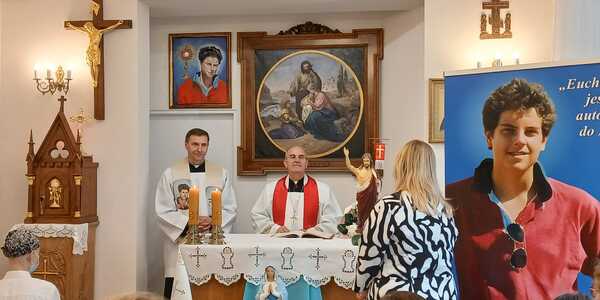 Pani dyrektor dziękuje za posługę księdza kapelana Marka Gryko