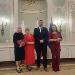 Pani Elżbieta Lewczuk nauczyciel” mądry sercem”, pani Wiesława  Ćwiklińska- dyrektor Departamentu Edukacji,  Pan Tomasz Klim- Zastępca Prezydenta Miasta Białegostoku, Pani Joanna Ewa Chętnik