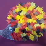 Portret jeża z kolcami wykonanymi techniką origami