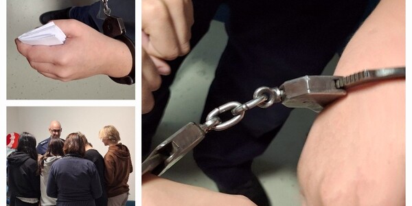 Kajdanki na rękach wychowanka z policyjną pieczątka z numerem alarmowym 112