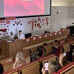 Nauczyciele UDSK  wykonują utwór patriotyczny