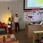 Nauczyciele ZS15 wykonują utwór- zagadkę