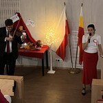 Nauczyciele ZS15 wykonują utwór patriotyczny