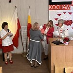 P.dyr. wręcza dyplomy za kotyliony