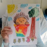 Portret jeża w doniczce