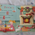 Zabawa z książką czytanko-naklejanką w tematyce świątecznej w rozdziale Kominek