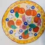 Pizza z boczkiem i pieczarkami