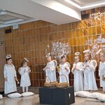 aniołki z instrumentami grają i śpiewają