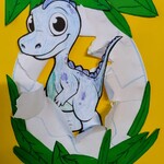 Biały dinozaur w skorupce.jpg