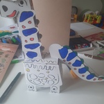 Figurka dinozaura w niebieskie plamy.jpg