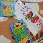 Trzy prace z dinozaurami w jajkach.jpg
