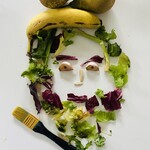 Portret wykonany z owoców i warzyw