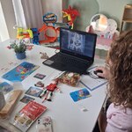 nauczycielka opowiada o florenckiej sztuce