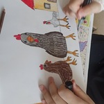 Dziecko rysujące pracę Rodzina kur